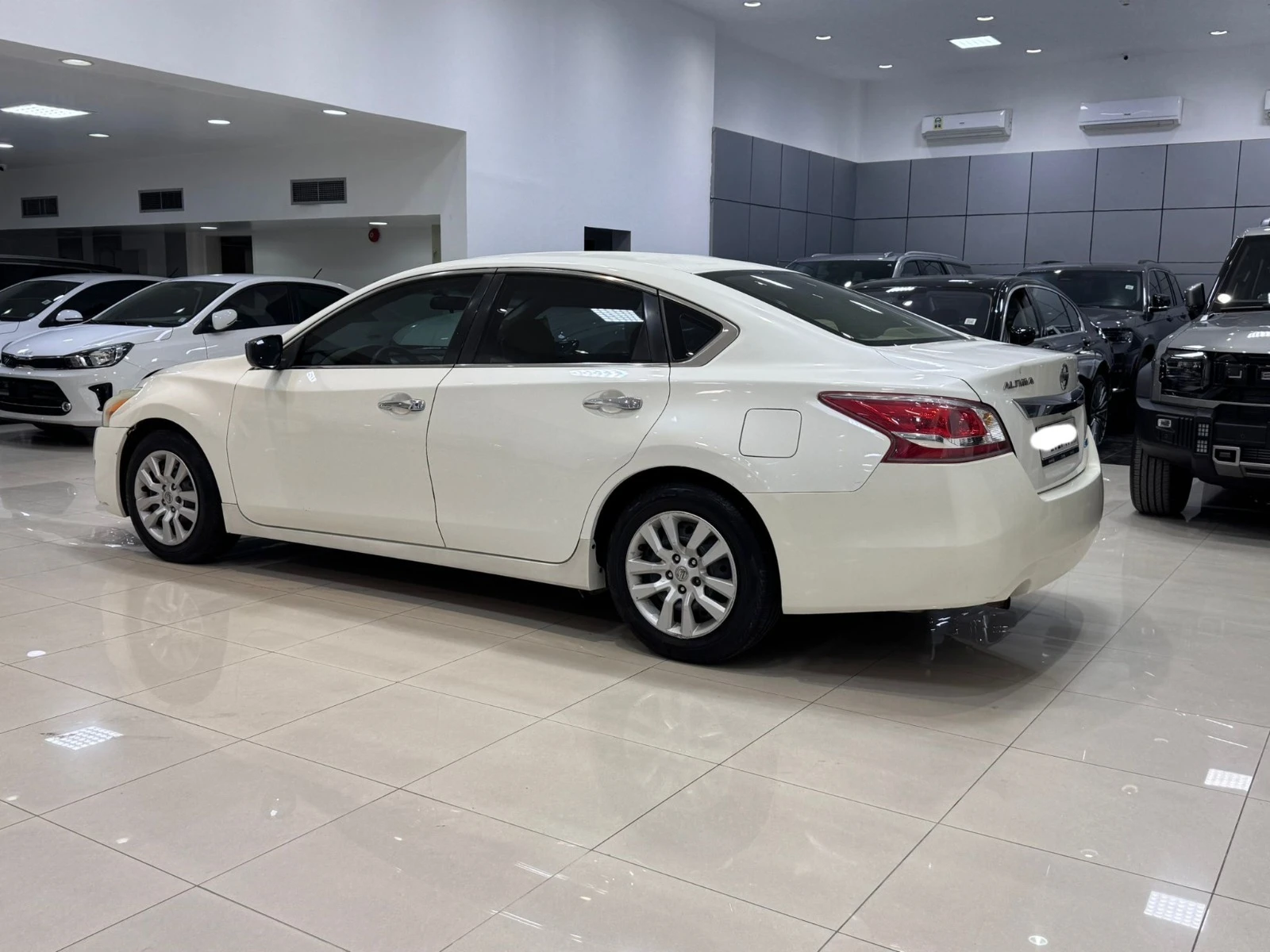 Nissan Altima 2013 (White)