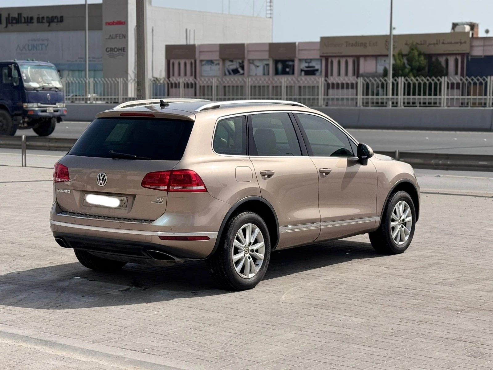 Volkswagen Touareg 2016 (Gold)