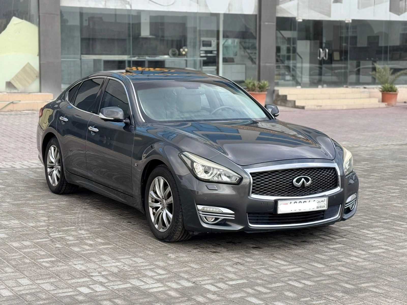Infiniti Q70 2016 (Grey)