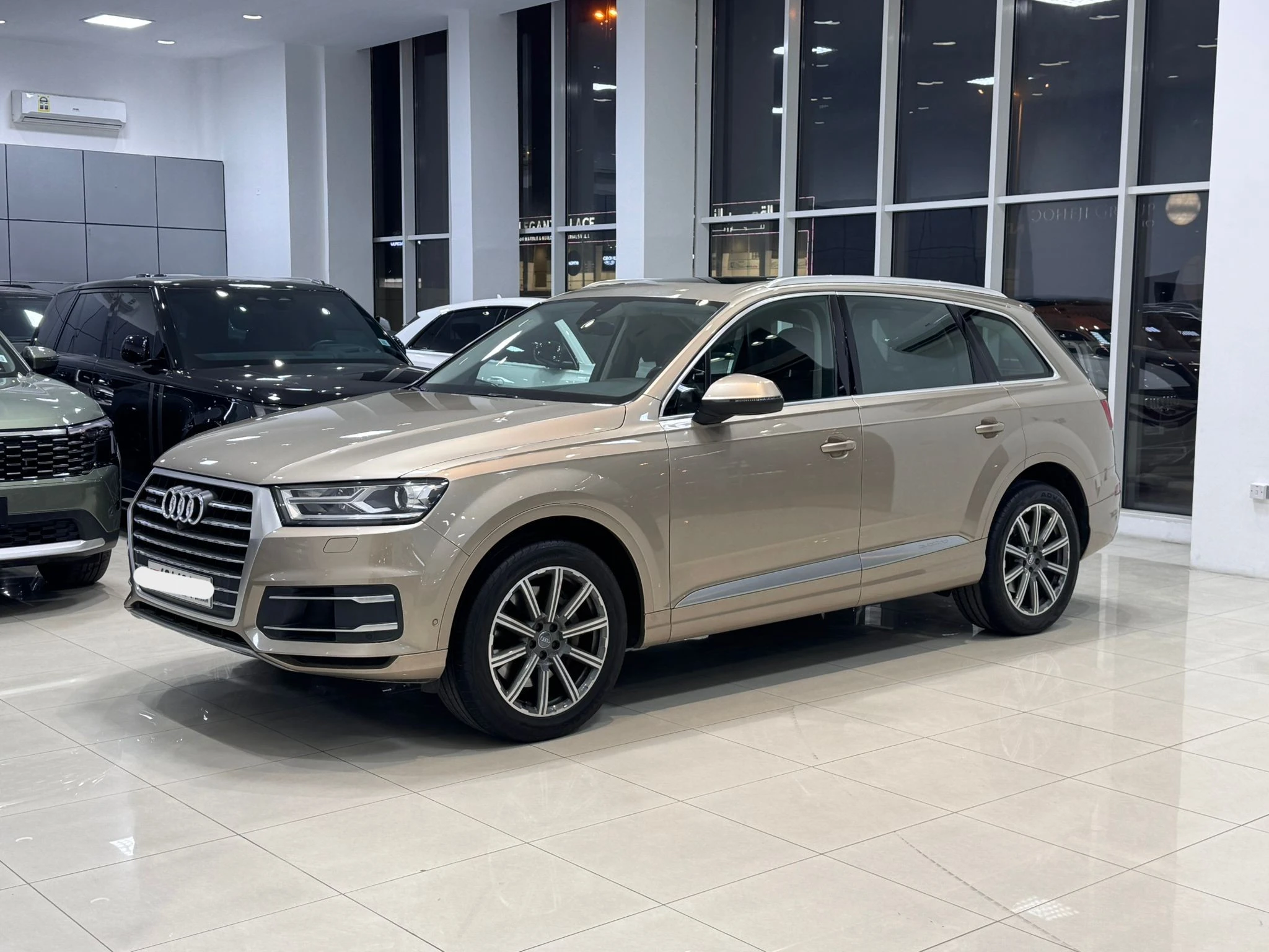 Audi Q7 / 2018 (Beige)