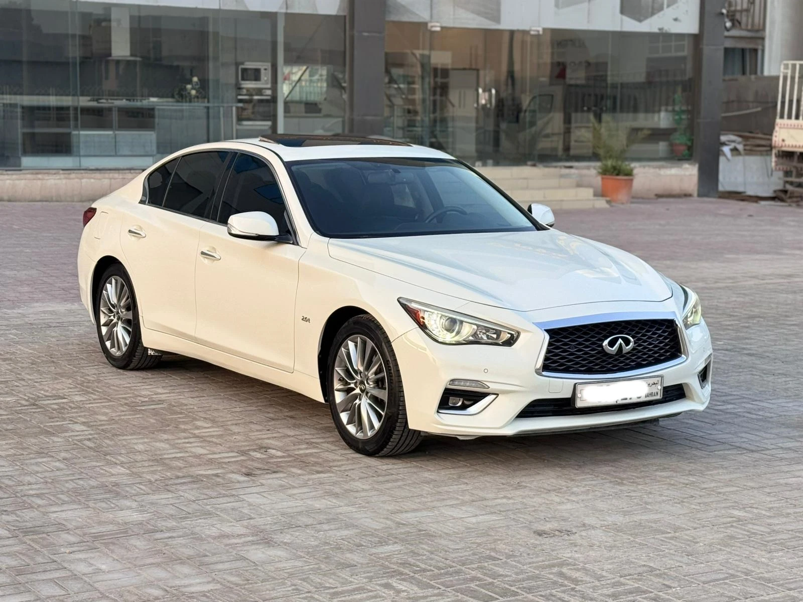 Infiniti Q-50 / 2018 (White)