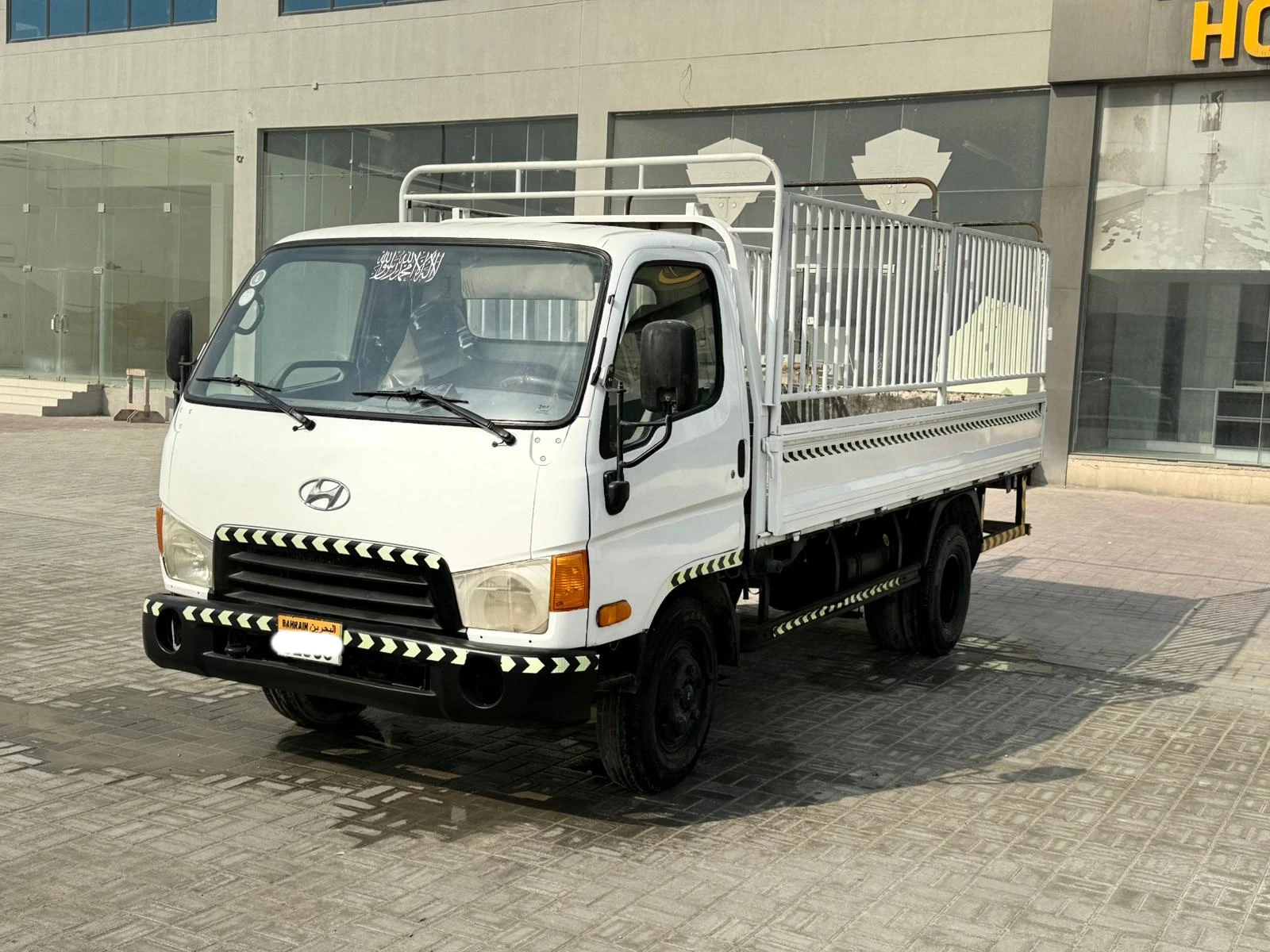 Hyundai HD120 Truck 2010 (White)