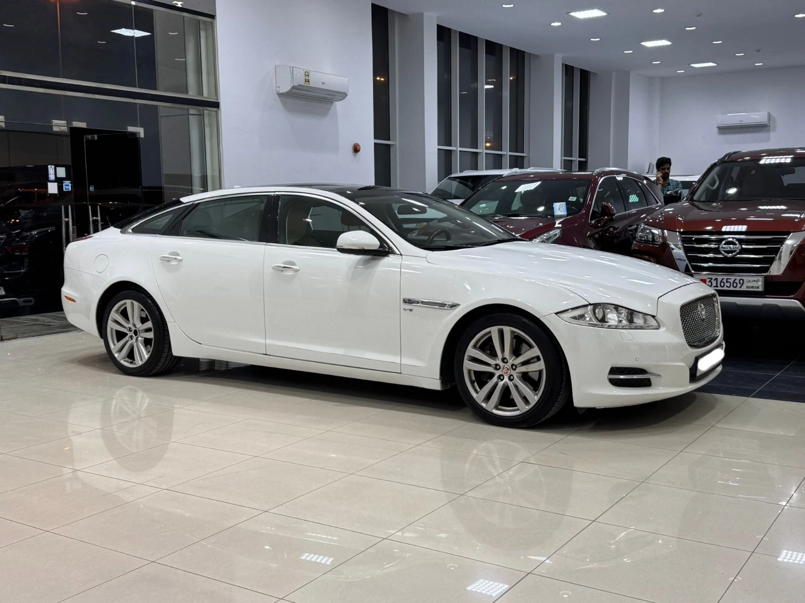 Jaguar XJ 2014 (White)